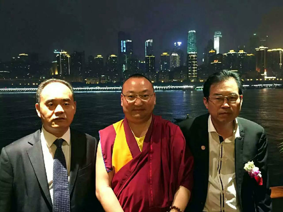 企業(yè)家精英聚東莞?jìng)鞑ゴ髳壑\發(fā)展