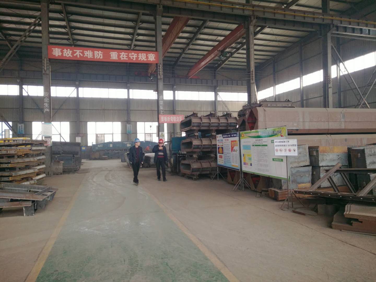 歡迎河南溫縣的客戶到偉志系梁模板廠家來(lái)參觀